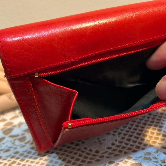Women’s red leather wallet - Picture 4 of 11
